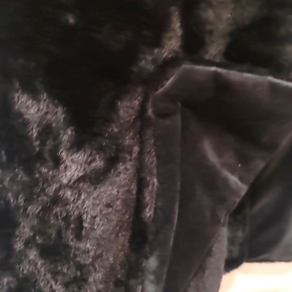 Luv Betsey By Betsey Johnson Reversible Luxe Faux Fur Throw Blanlet-  Black - Picture 4 of 6